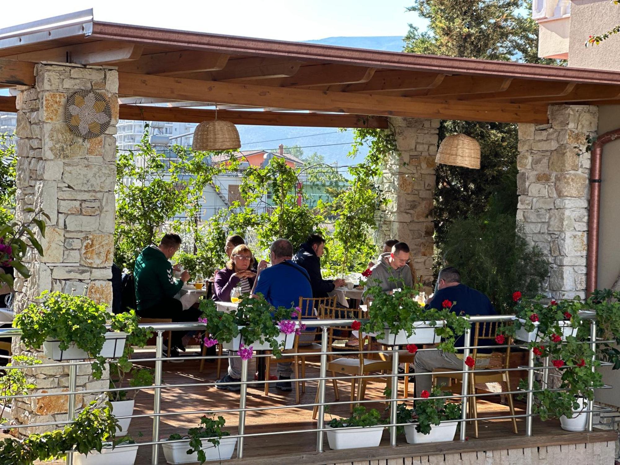 Arial Trinity Suites Vlorë Exterior foto