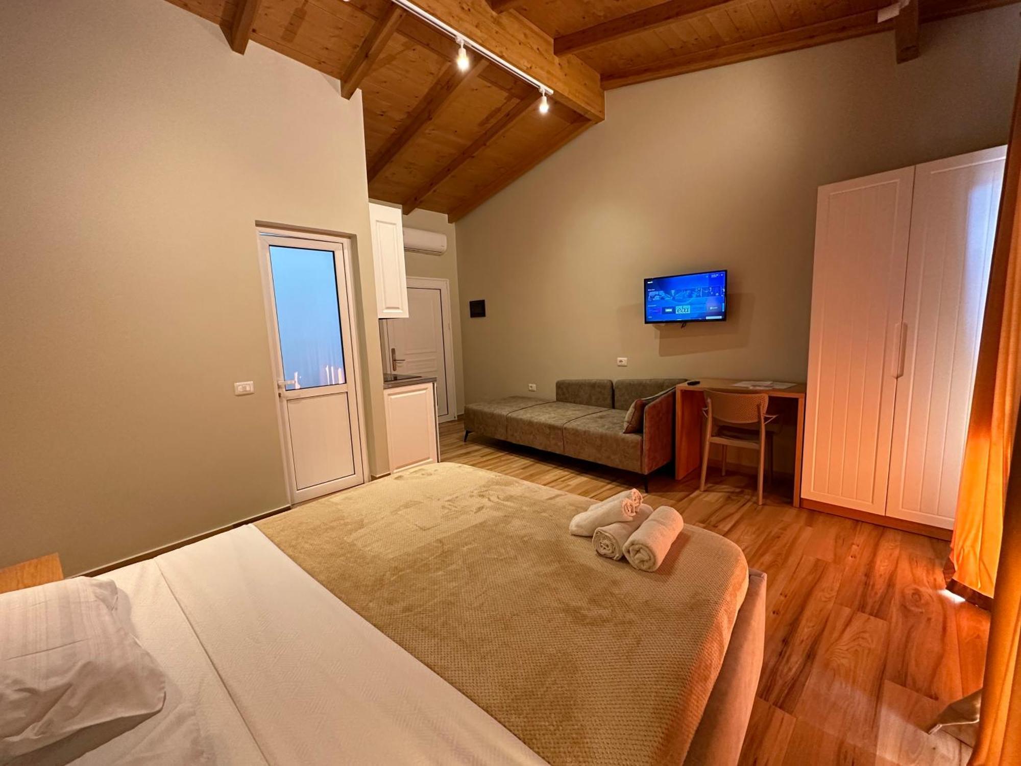 Arial Trinity Suites Vlorë Exterior foto